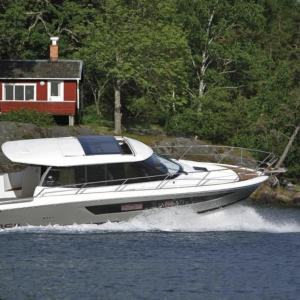 Jeanneau NC 11 med 2x Volvo Penta D3 från 2017