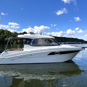 Beneteau Antares 880 med 2 x Suzuki 200 HK från 2017