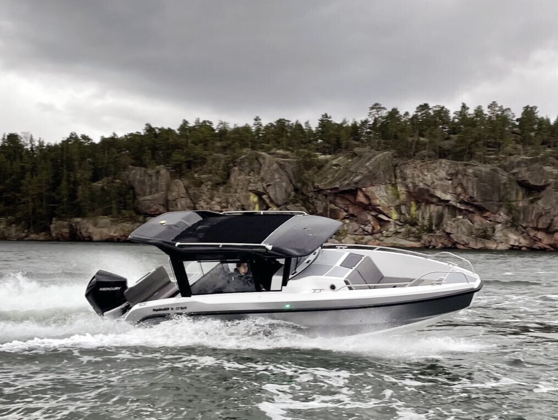 Hydrolift X-27 SUV med Mercury 300hk från 2022 / Ny båt! / 11 833 kr/mån
