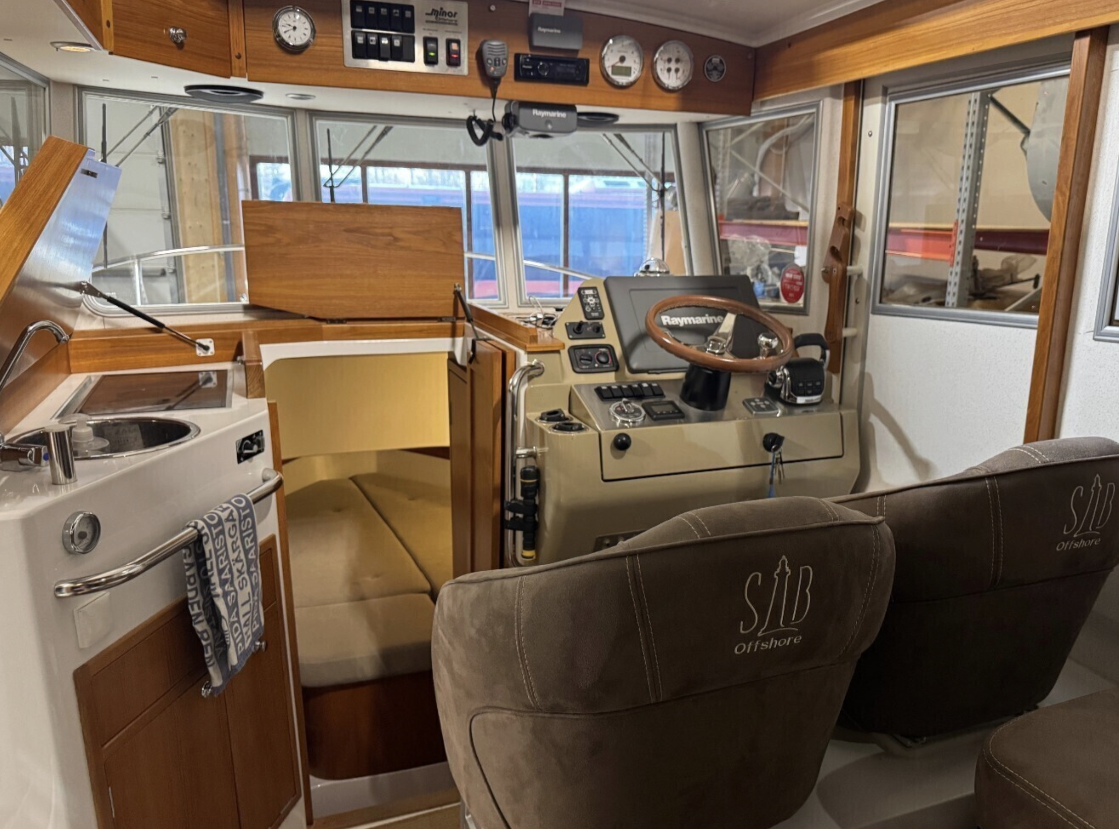 Minor Offshore 28 med Volvo Penta 330 hk från 2011 / 6 851 kr/mån - Bild 3