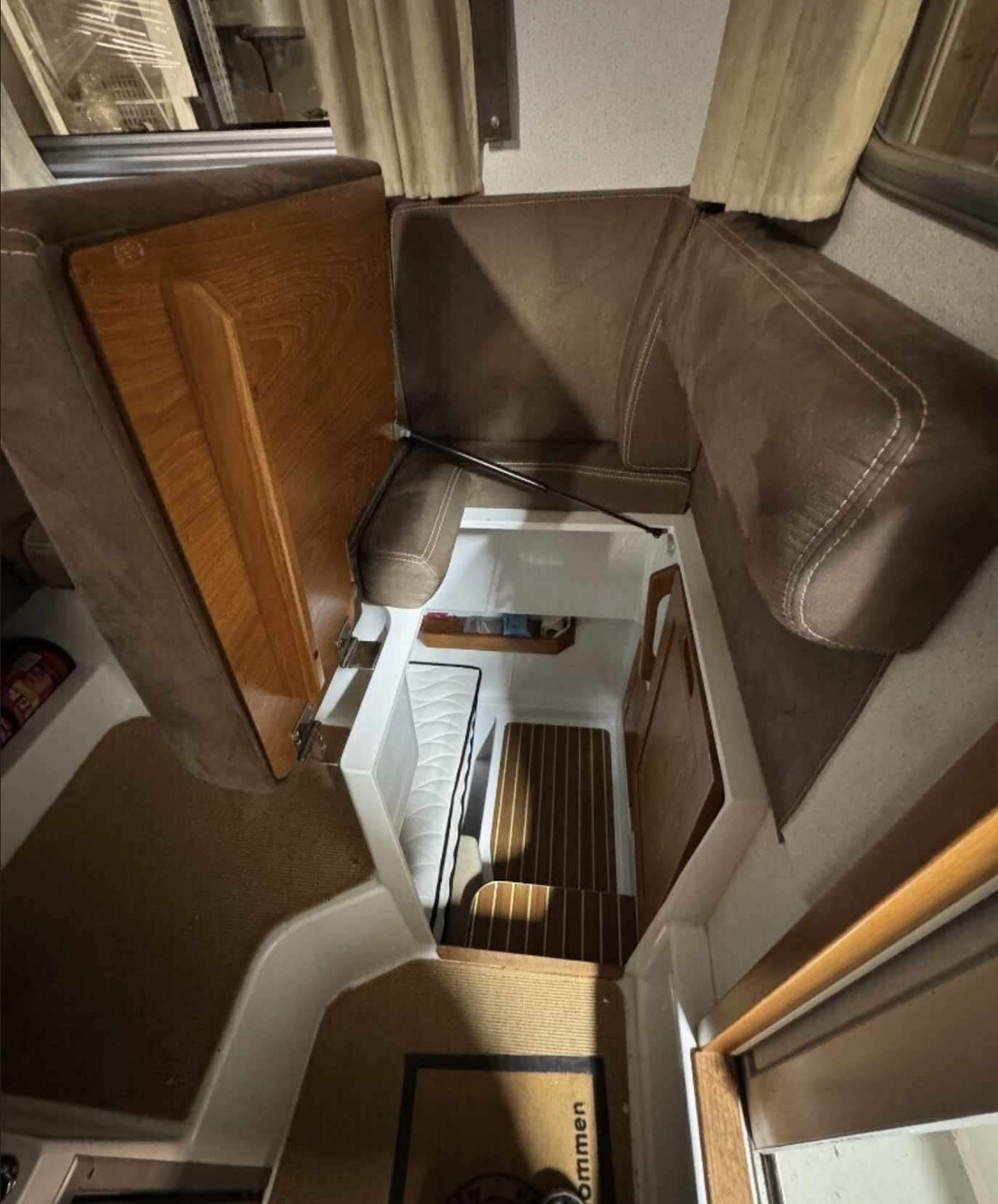 Minor Offshore 28 med Volvo Penta 330 hk från 2011 / 6 851 kr/mån - Bild 8