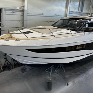 Princess V50 med Volvo Penta IPS 650 2 x 480 hk från 2025
