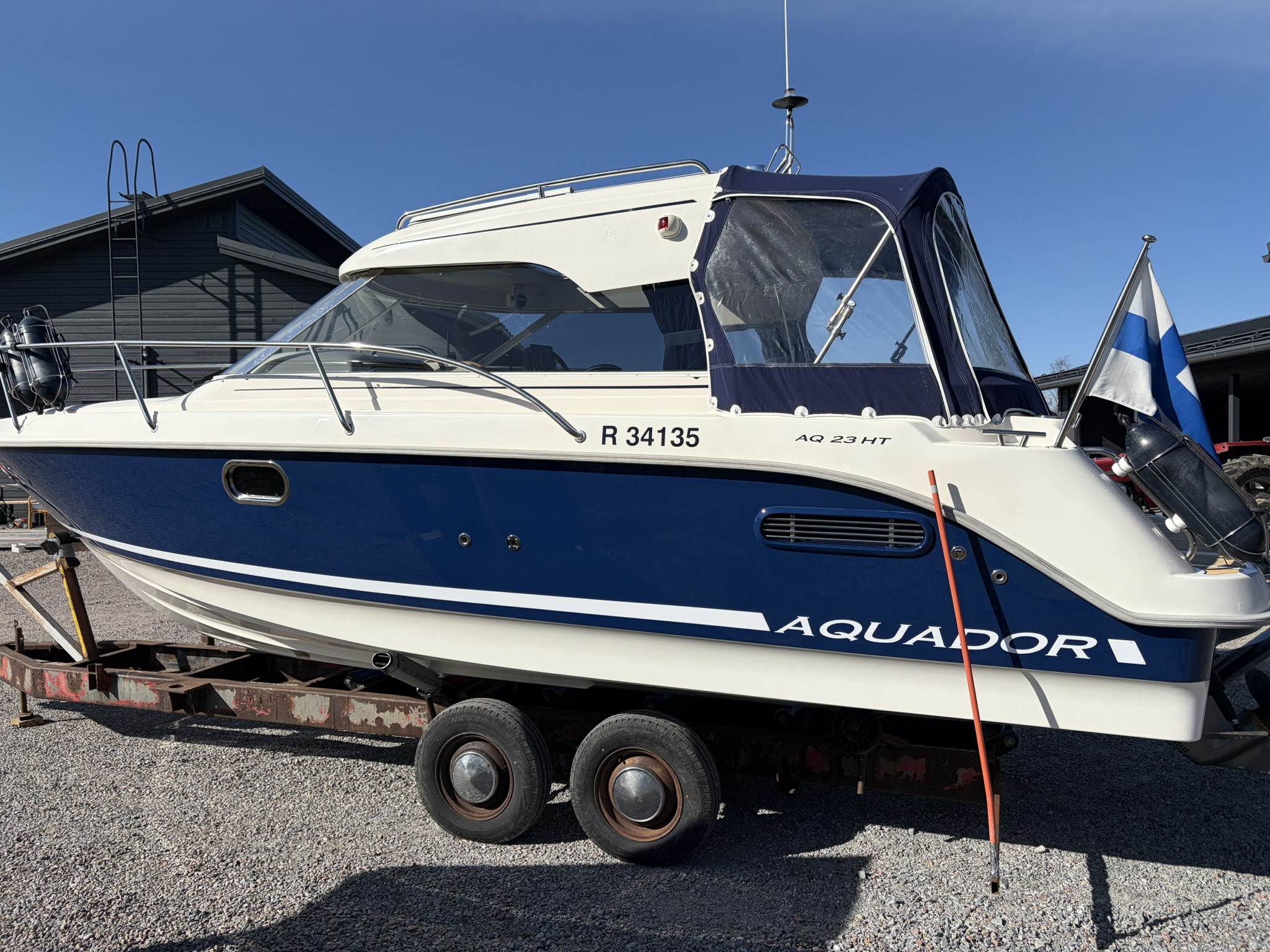 Aquador 23 HT med Volvo Penta 170 hk från 2005 / 3 473 kr/mån - Bild 18