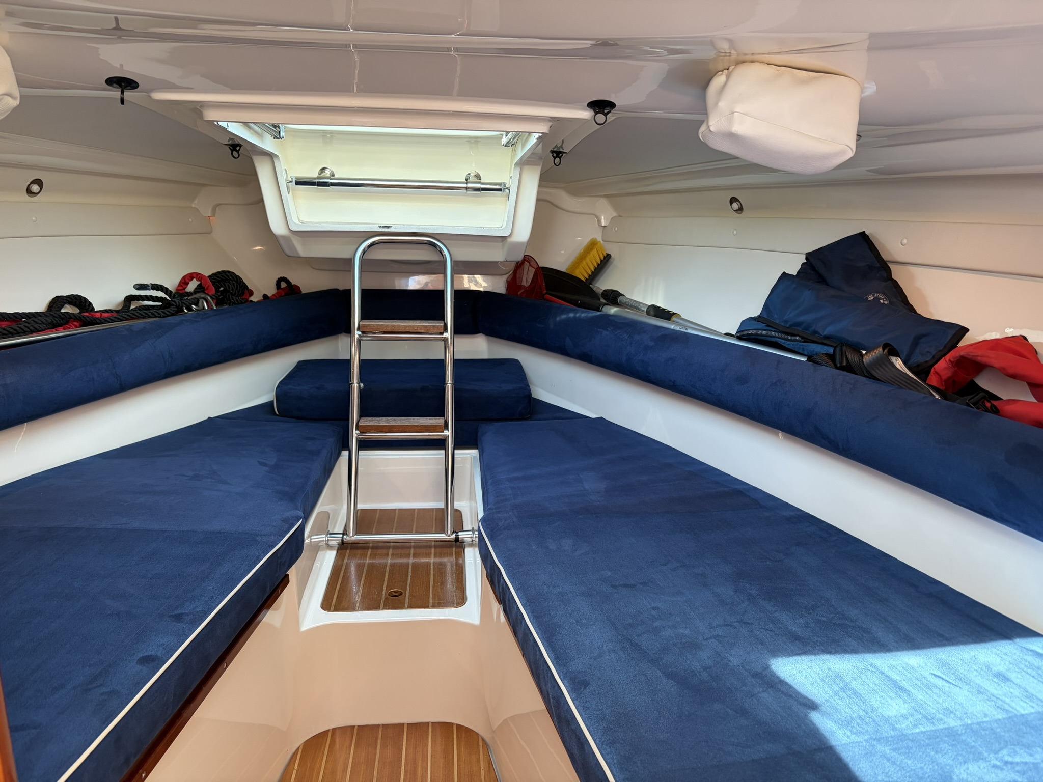 Aquador 23 HT med Volvo Penta 170 hk från 2005 / 3 473 kr/mån - Bild 10