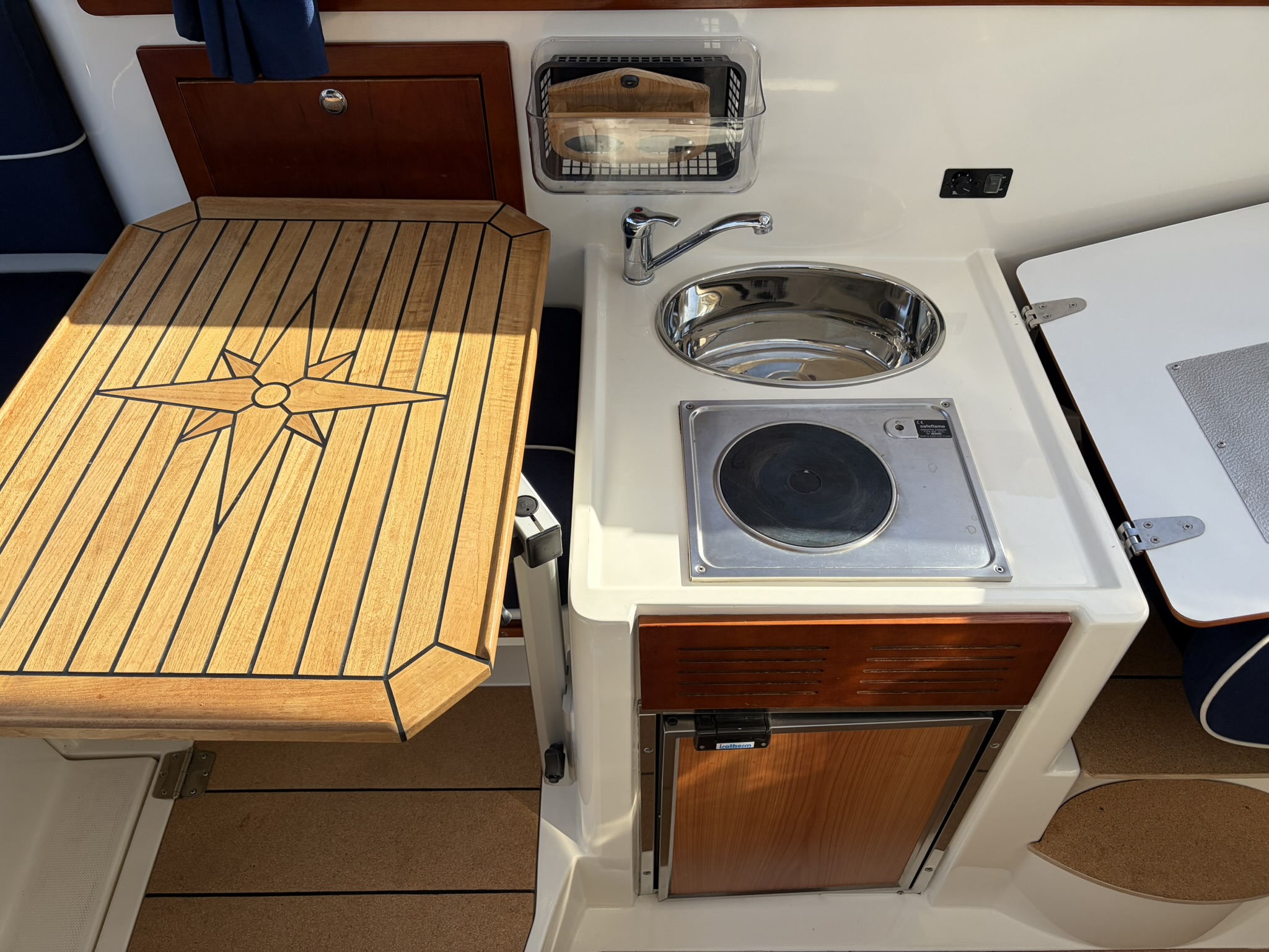 Aquador 23 HT med Volvo Penta 170 hk från 2005 / 3 473 kr/mån - Bild 7