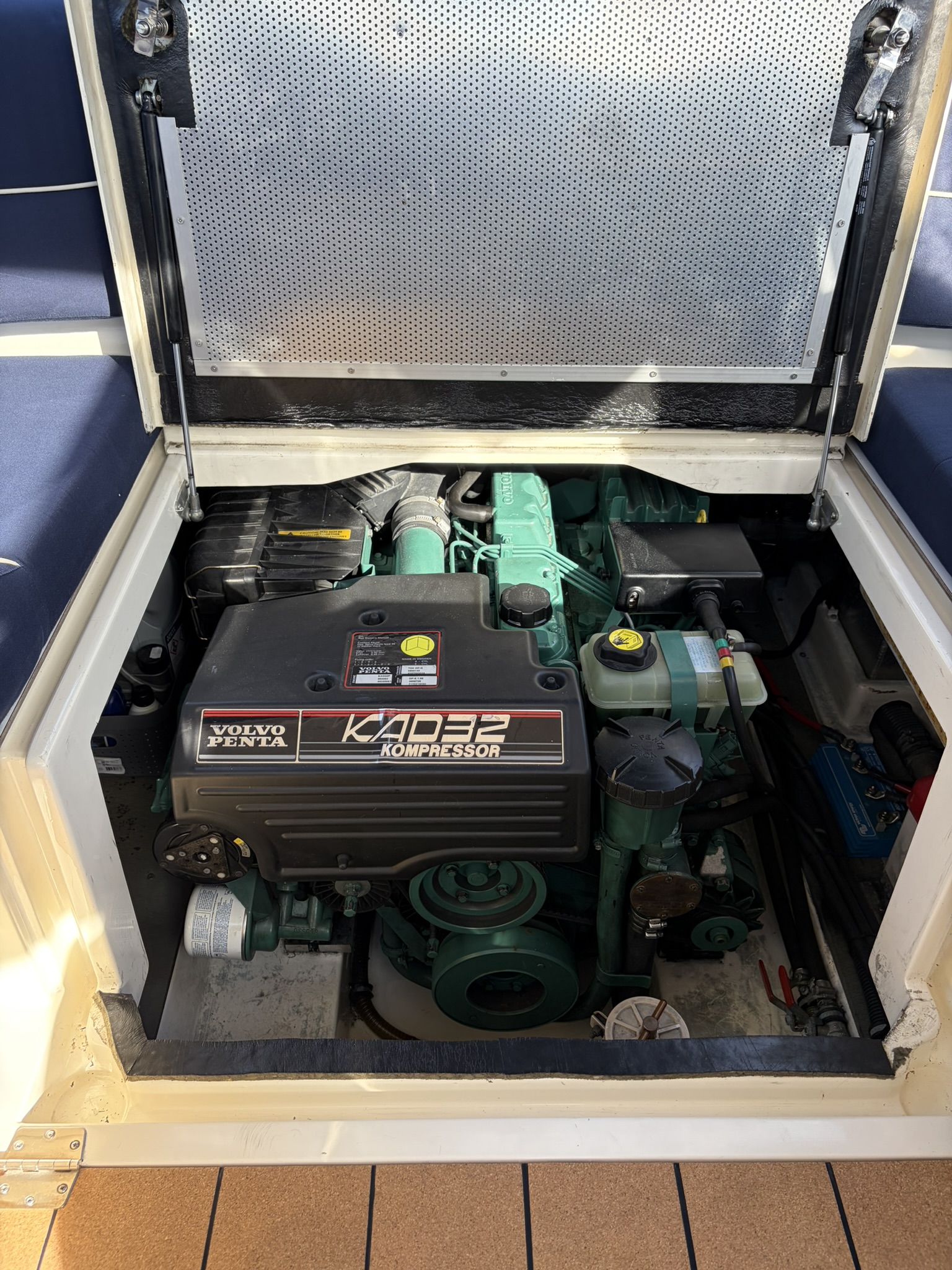 Aquador 23 HT med Volvo Penta 170 hk från 2005 / 3 473 kr/mån - Bild 4