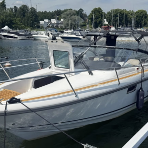 Aquador 25 DC med MerCruiser 250 HK från 2020 / 5 392 kr/mån