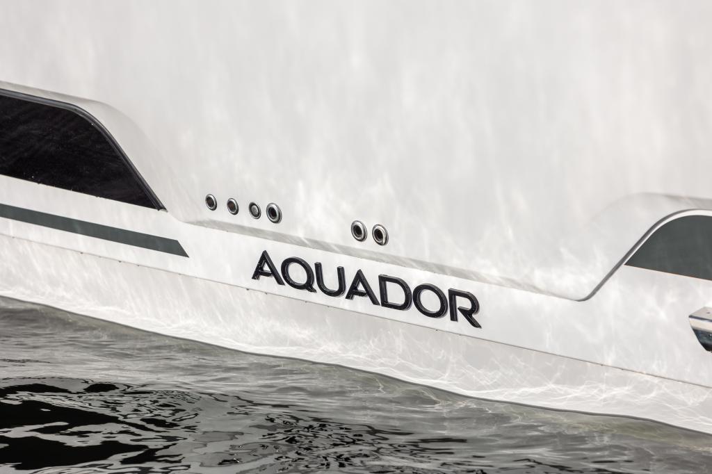Aquador 400 HT med 2 x Volvo Penta 320 hk från 2025 / Passa på! - Bild 2