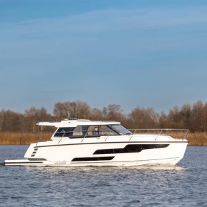 Aquador 400 HT med 2 x Volvo Penta 320 hk från 2025 / Passa på!