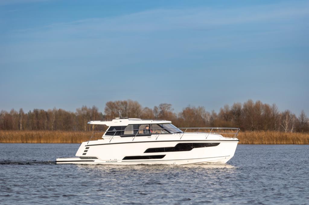 Aquador 400 HT med 2 x Volvo Penta 320 hk från 2025 / Passa på!