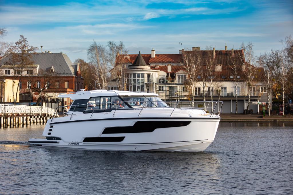 Aquador 400 HT med 2 x Volvo Penta 320 hk från 2025 / Passa på! - Bild 5