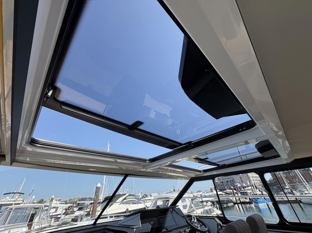 Aquador 400 HT med 2 x Volvo Penta 320 hk från 2025 / Passa på! - Bild 12