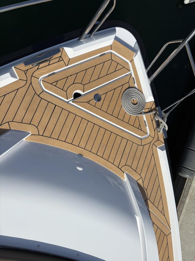 Aquador 400 HT med 2 x Volvo Penta 320 hk från 2025 / Passa på! - Bild 16