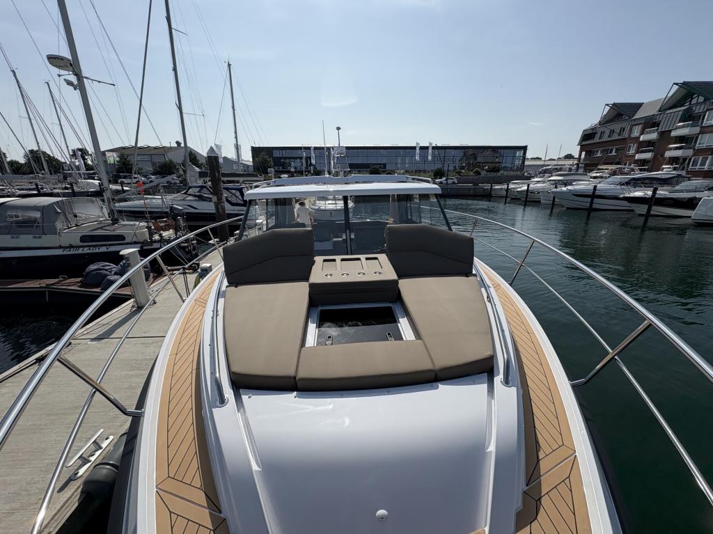 Aquador 400 HT med 2 x Volvo Penta 320 hk från 2025 / Passa på! - Bild 18