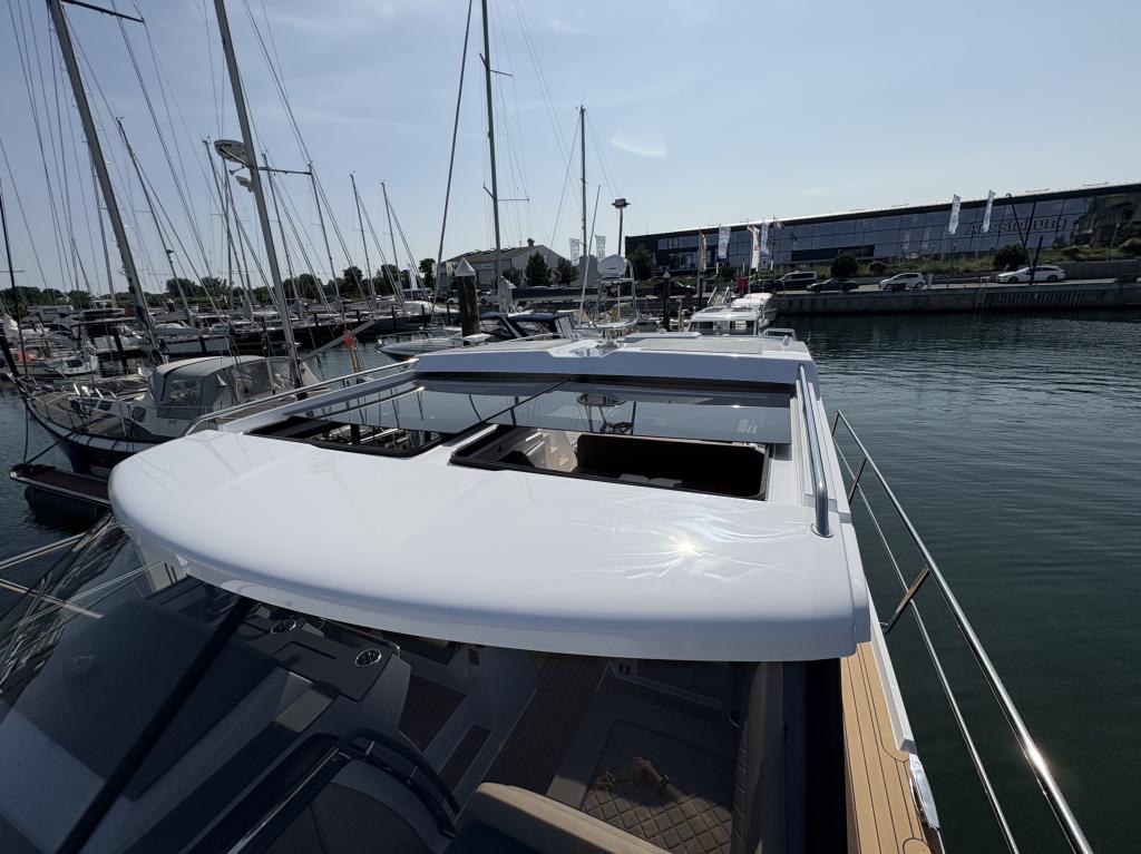 Aquador 400 HT med 2 x Volvo Penta 320 hk från 2025 / Passa på! - Bild 20