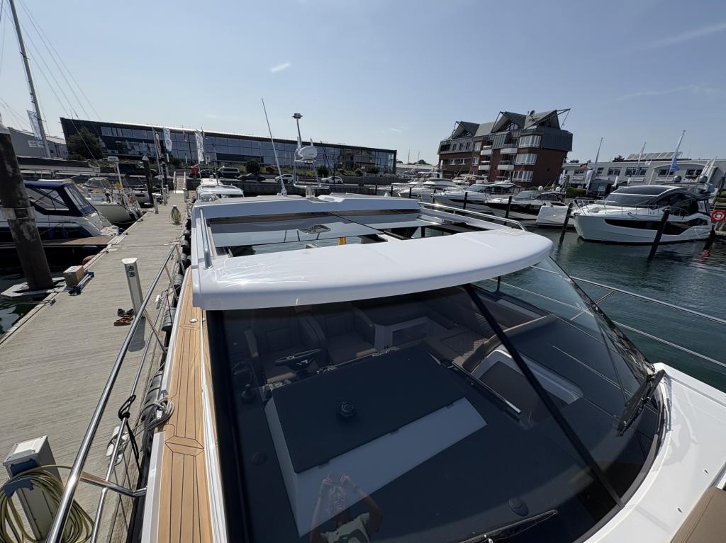 Aquador 400 HT med 2 x Volvo Penta 320 hk från 2025 / Passa på! - Bild 21