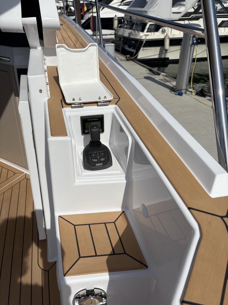 Aquador 400 HT med 2 x Volvo Penta 320 hk från 2025 / Passa på! - Bild 24
