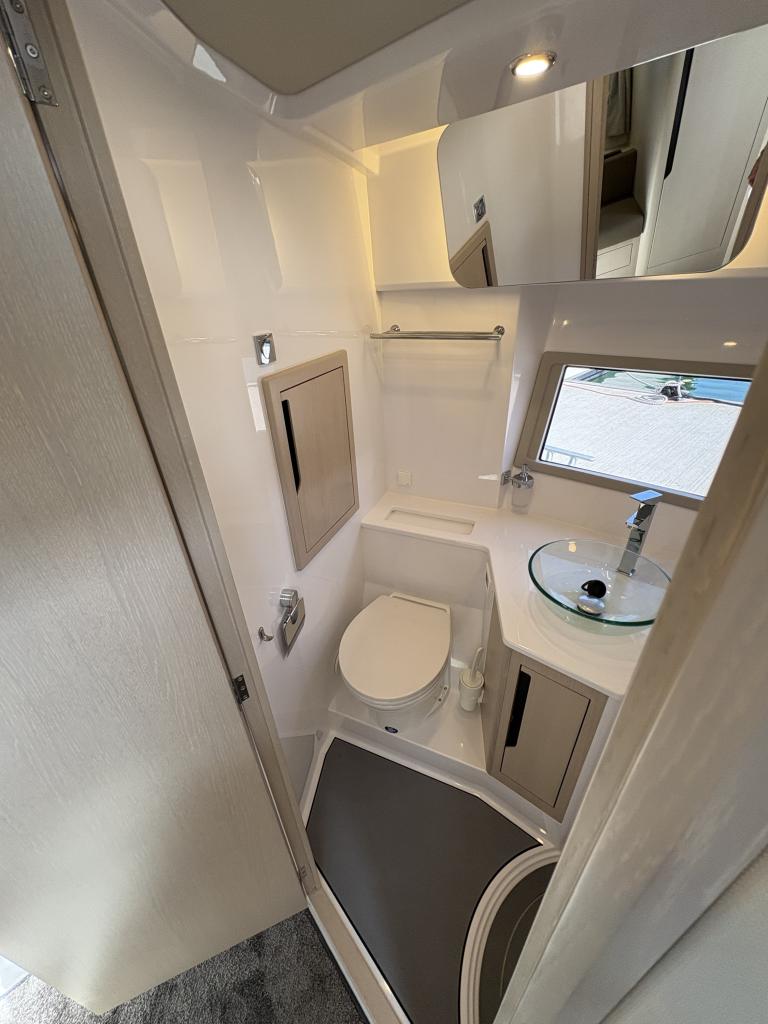 Aquador 400 HT med 2 x Volvo Penta 320 hk från 2025 / Passa på! - Bild 31