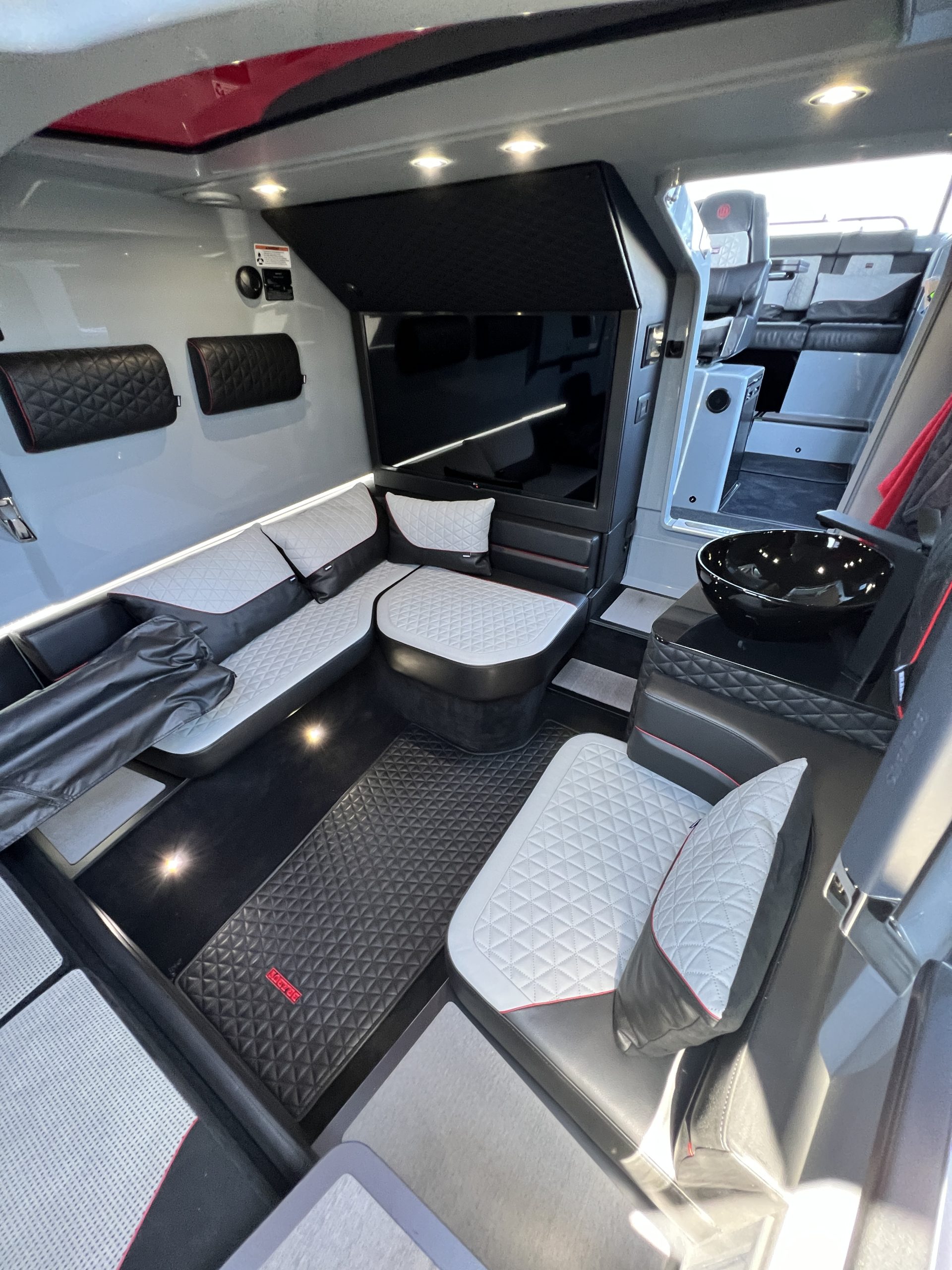 BRABUS 900 Shadow med 2 x Mercury 450R från 2023 / Högpresterande Black Ops Edition - Bild 71