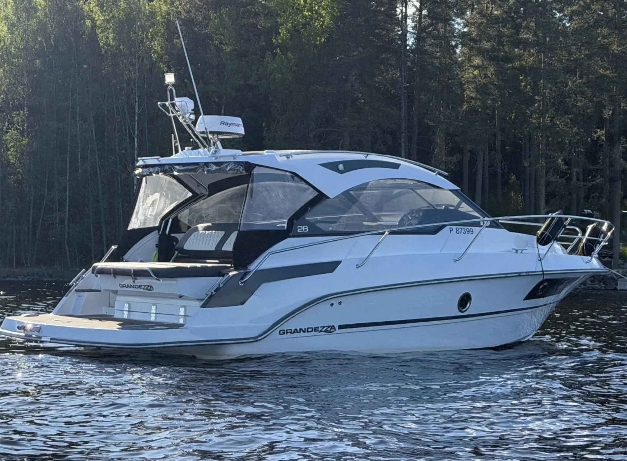 Grandezza 28 OC med Volvo Penta 270HK från 2021 / 9 347 kr/mån - Bild 2
