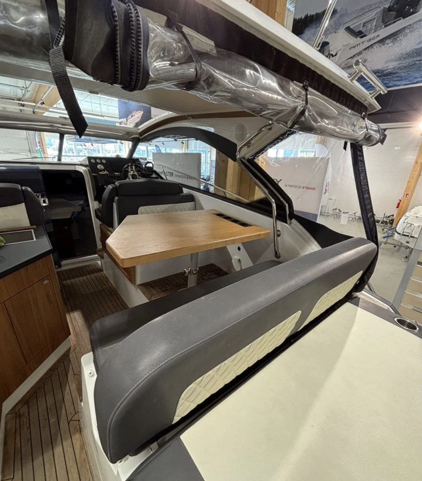 Grandezza 28 OC med Volvo Penta 270HK från 2020 / 9 347 kr/mån - Bild 17