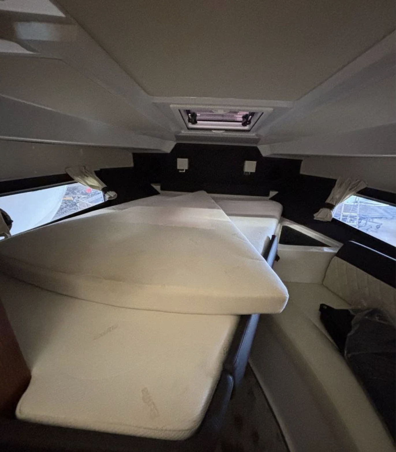 Grandezza 28 OC med Volvo Penta 270HK från 2020 / 9 347 kr/mån - Bild 11