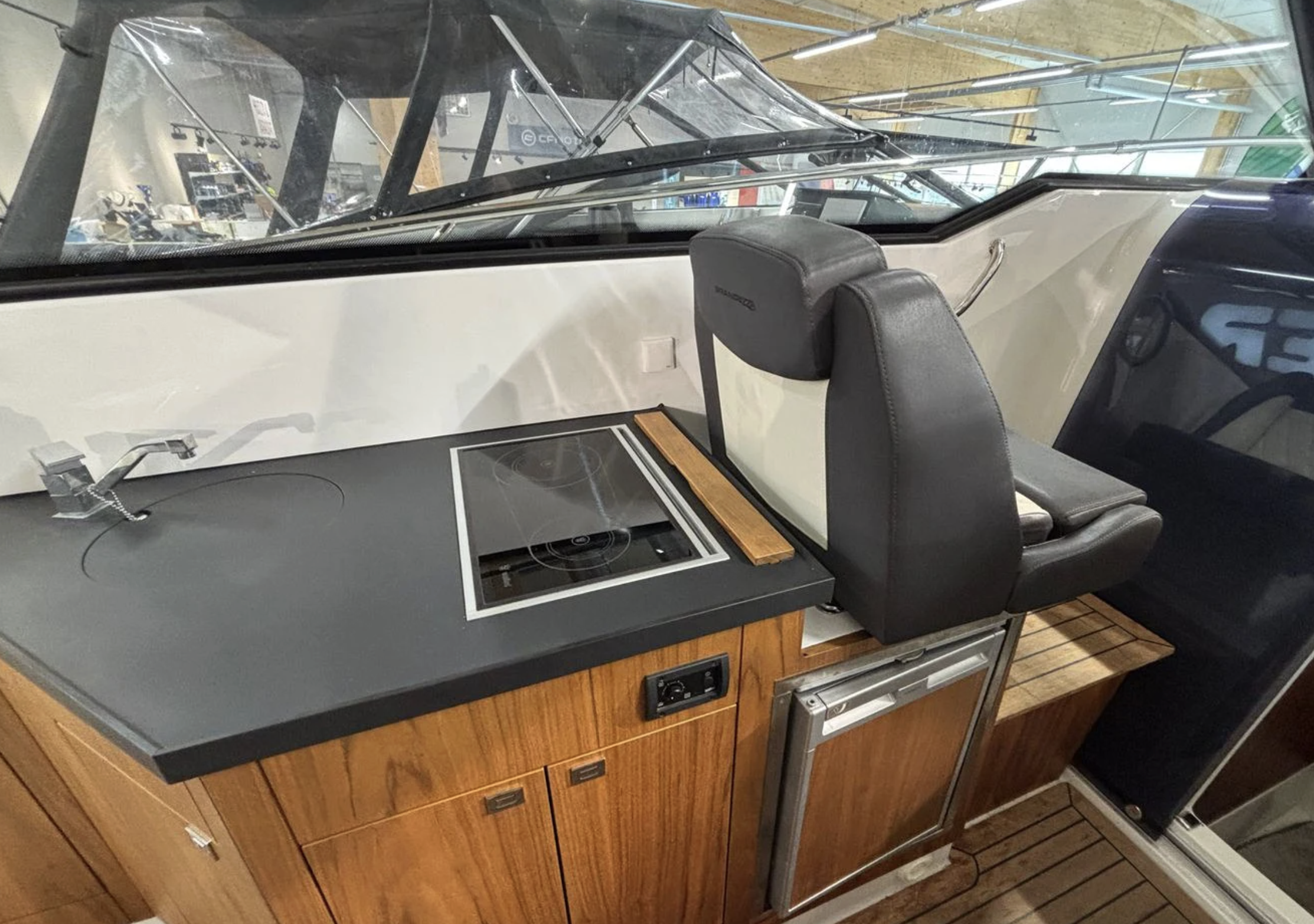 Grandezza 28 OC med Volvo Penta 270HK från 2020 / 9 347 kr/mån - Bild 8