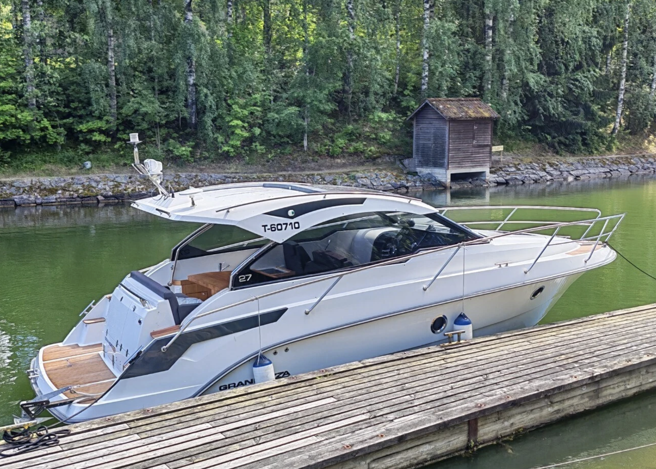 Grandezza 27 OC med Volvo Penta 260 HK från 2014 / 6 407 kr/mån