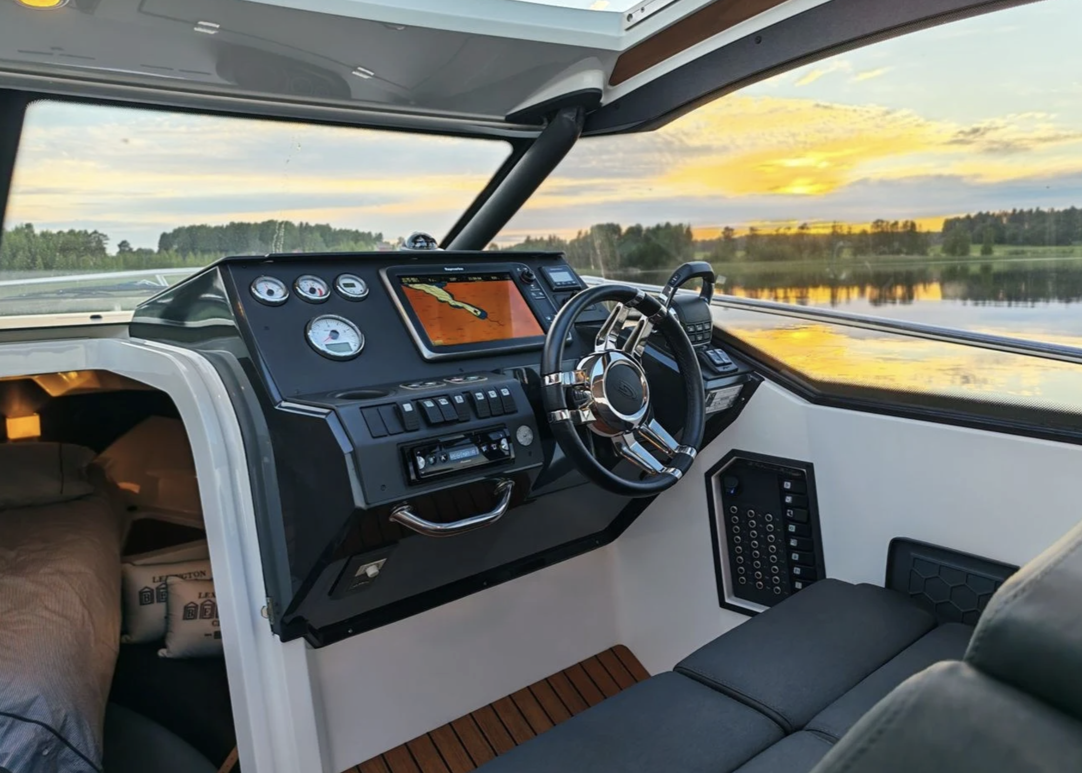 Grandezza 27 OC med Volvo Penta 260 HK från 2014 / 6 407 kr/mån - Bild 10