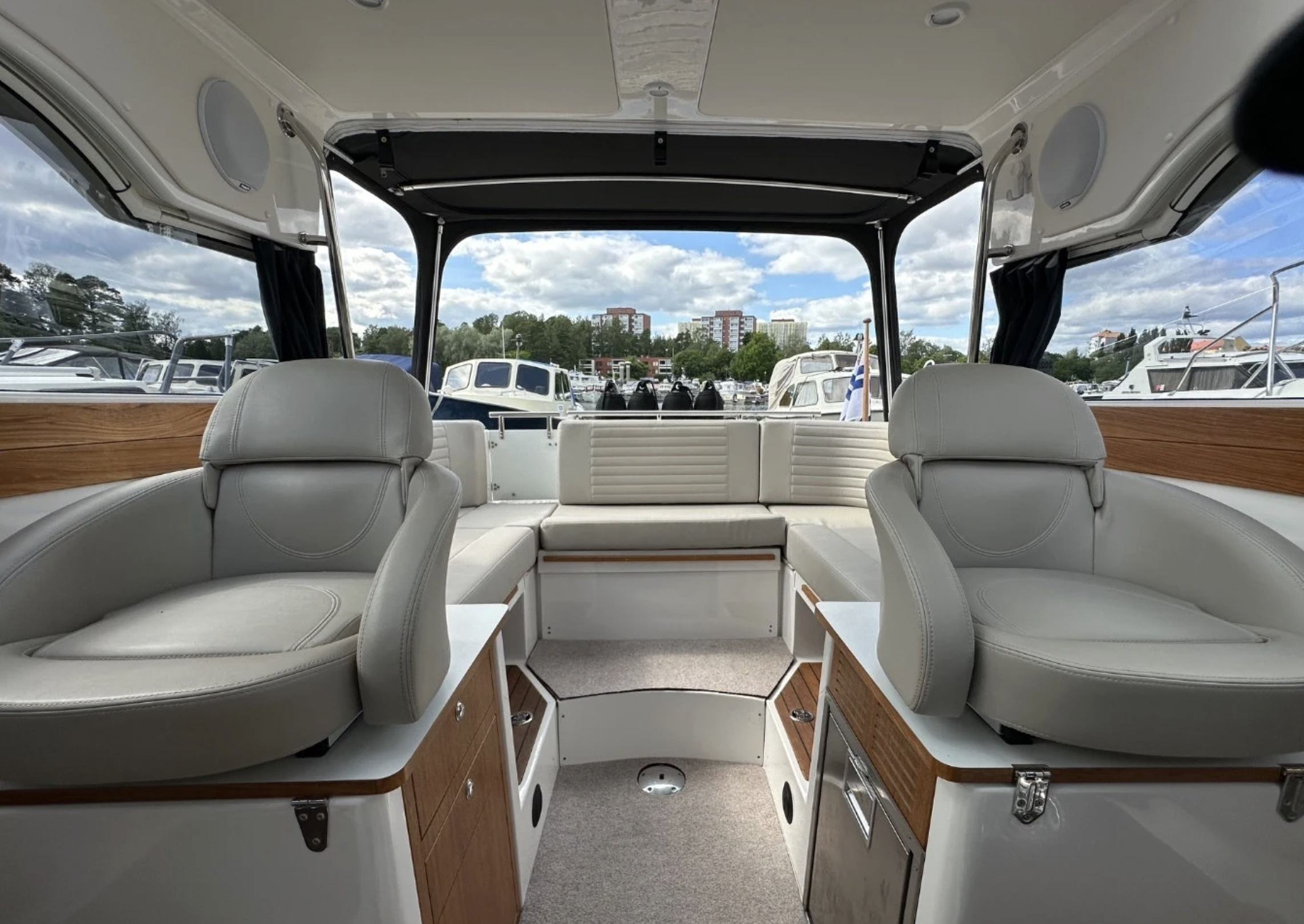 Aquador 25 HT med MerCruiser 250 HK från 2019 / 5 174 kr/mån - Bild 7