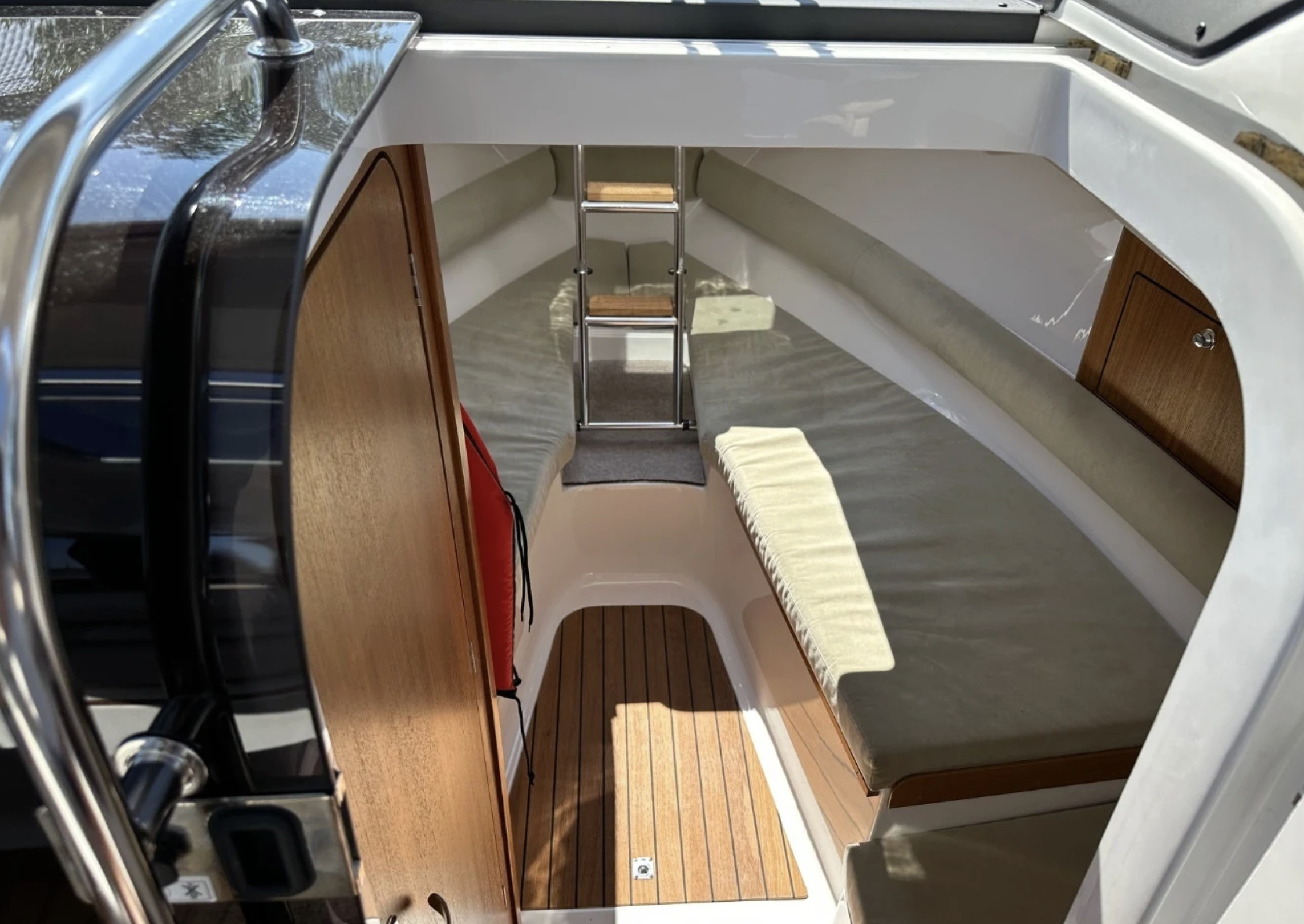 Aquador 25 HT med MerCruiser 250 HK från 2019 / 5 174 kr/mån - Bild 8