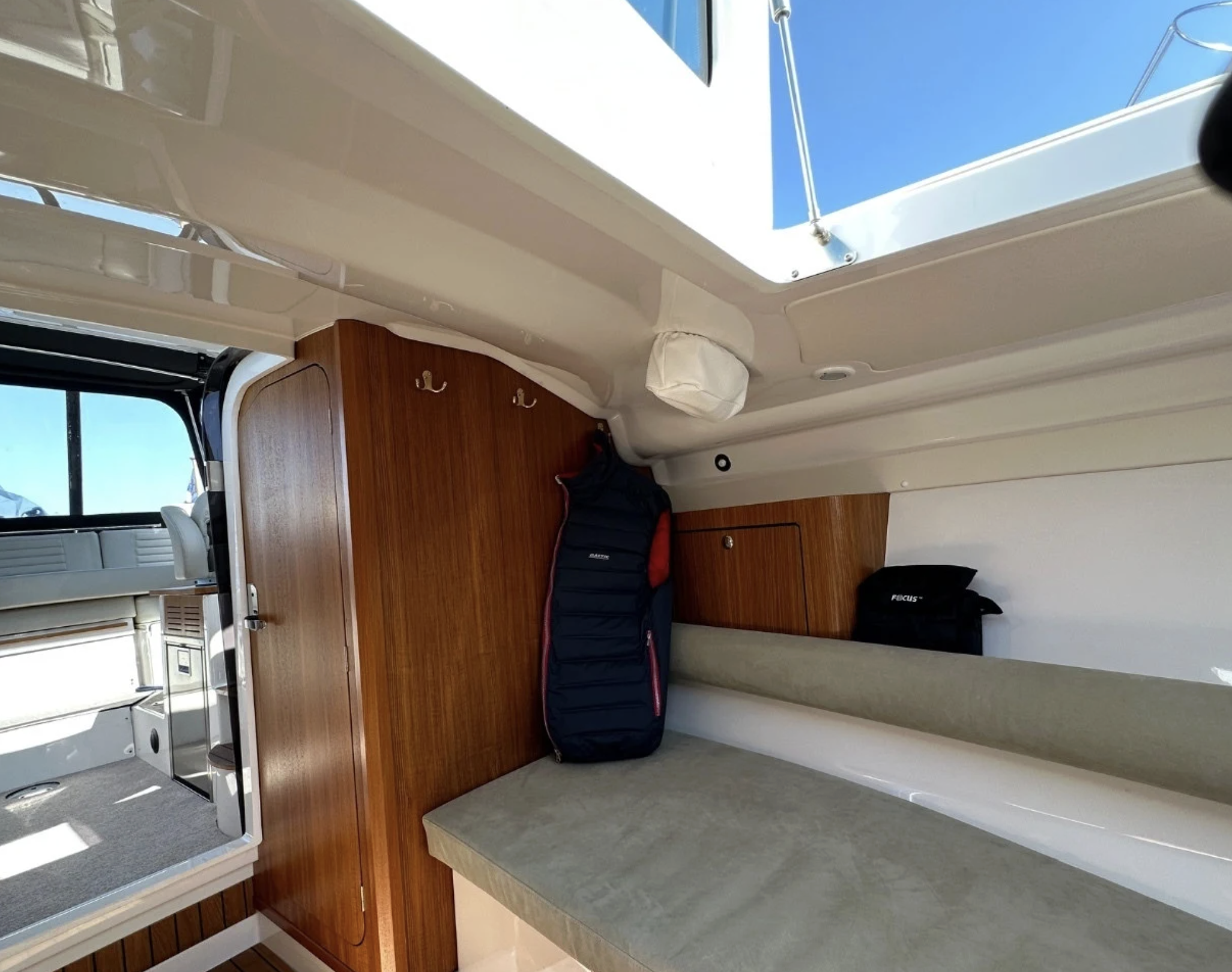 Aquador 25 HT med MerCruiser 250 HK från 2019 / 5 174 kr/mån - Bild 10