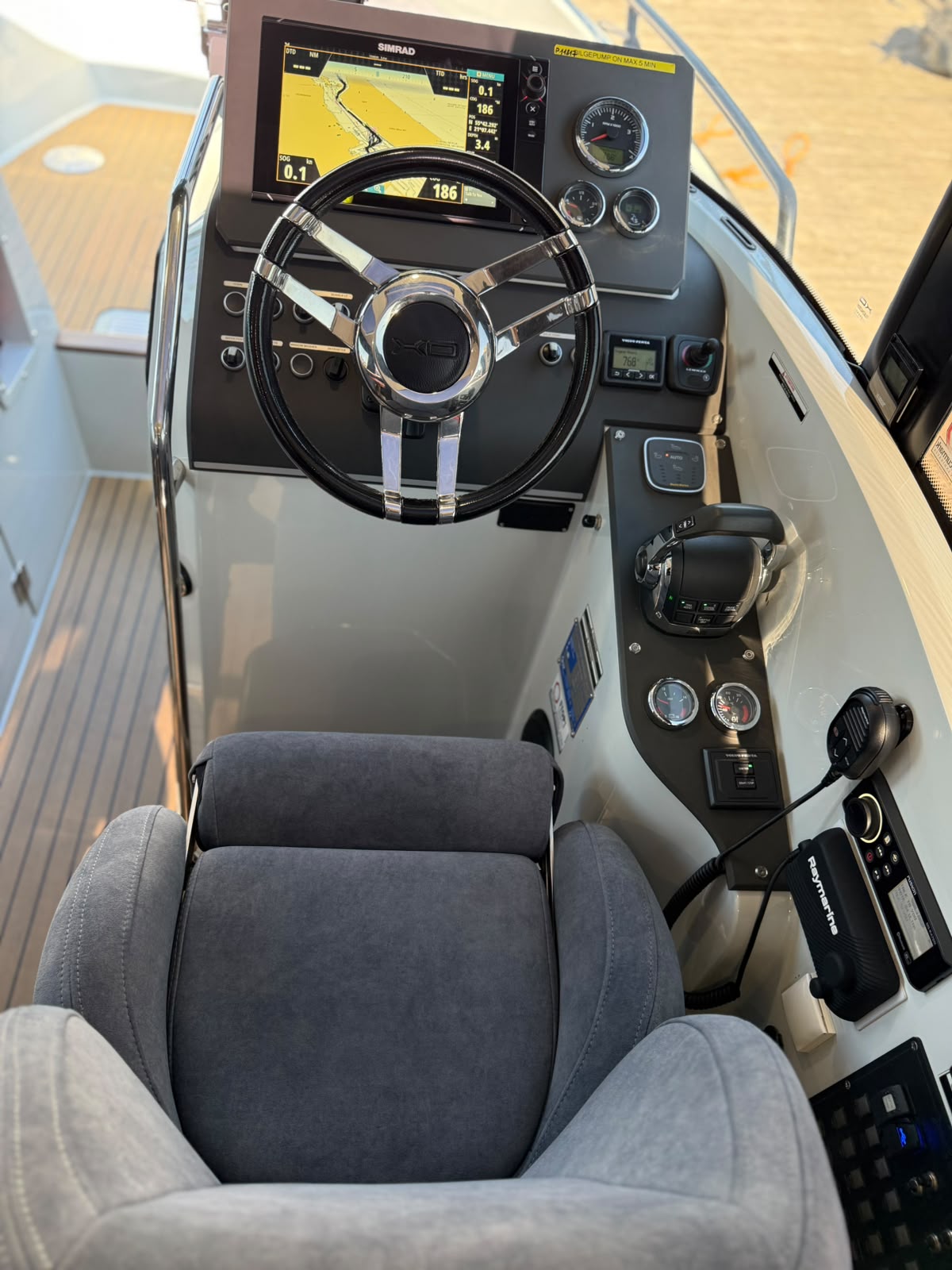 XO 270 RS Cabin med Volvo Penta 300 HK från 2015 / 5 986 kr/mån - Bild 11