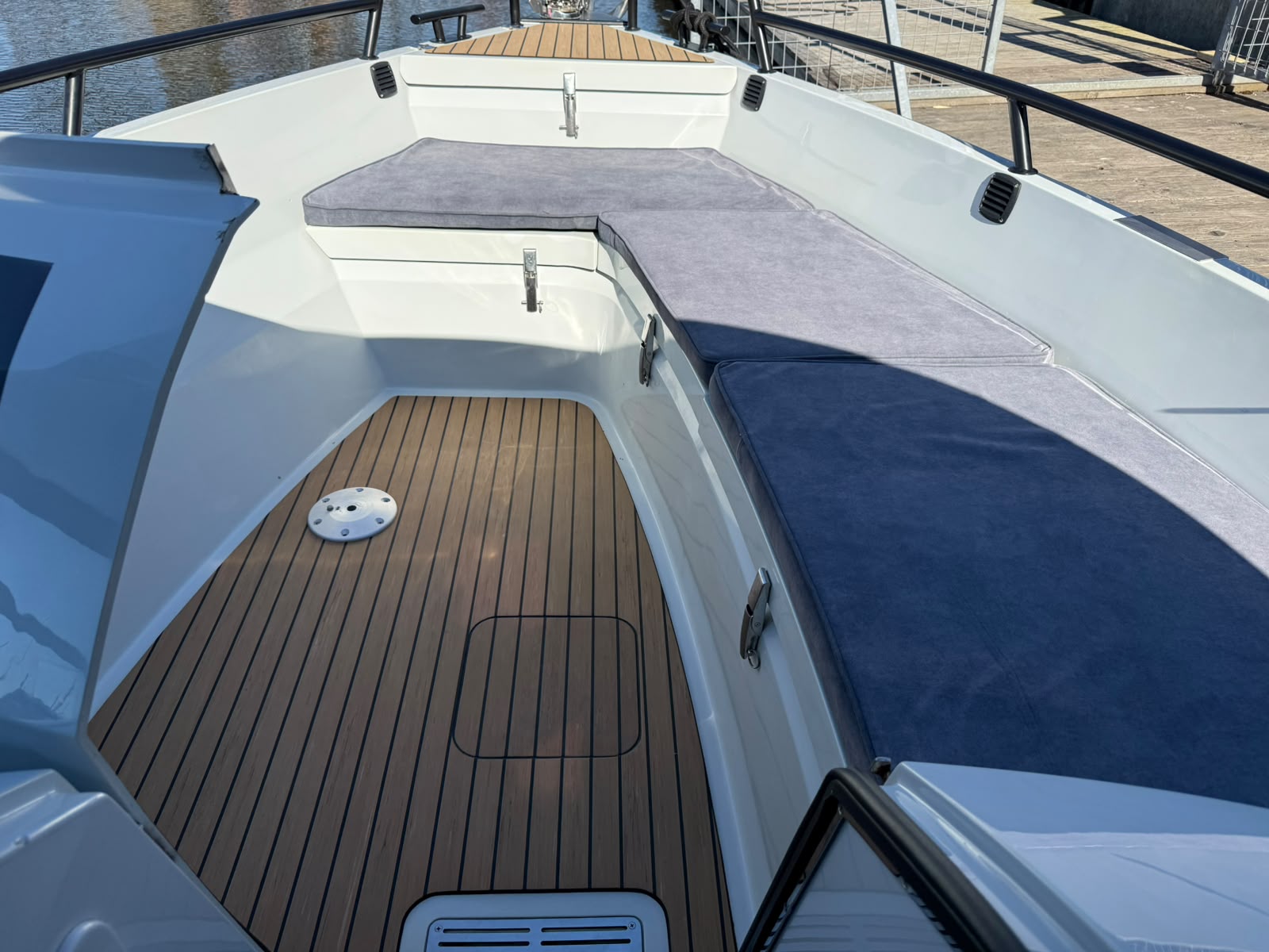 XO 270 RS Cabin med Volvo Penta 300 HK från 2015 / 5 986 kr/mån - Bild 12