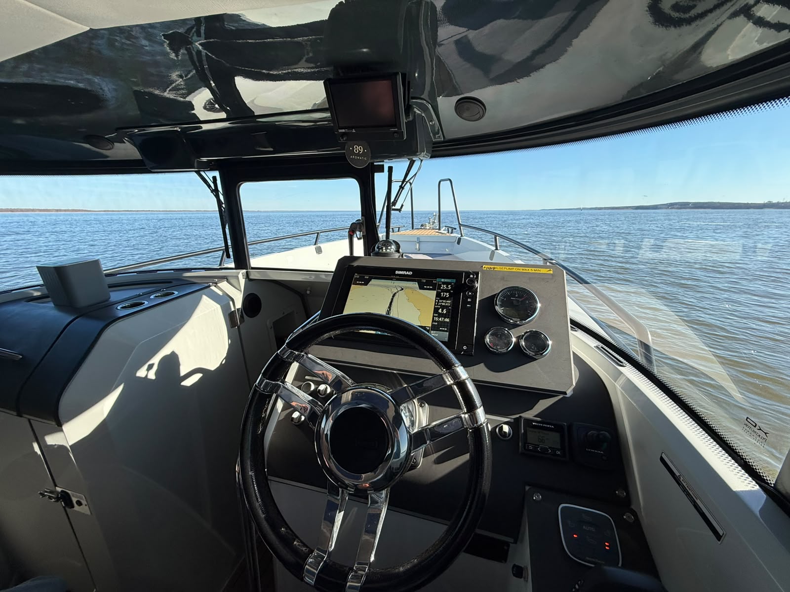 XO 270 RS Cabin med Volvo Penta 300 HK från 2015 / 5 986 kr/mån - Bild 19