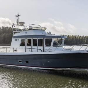 Targa 37 HighFly CFC med MerCruiser 2 x 370 HK från 2016