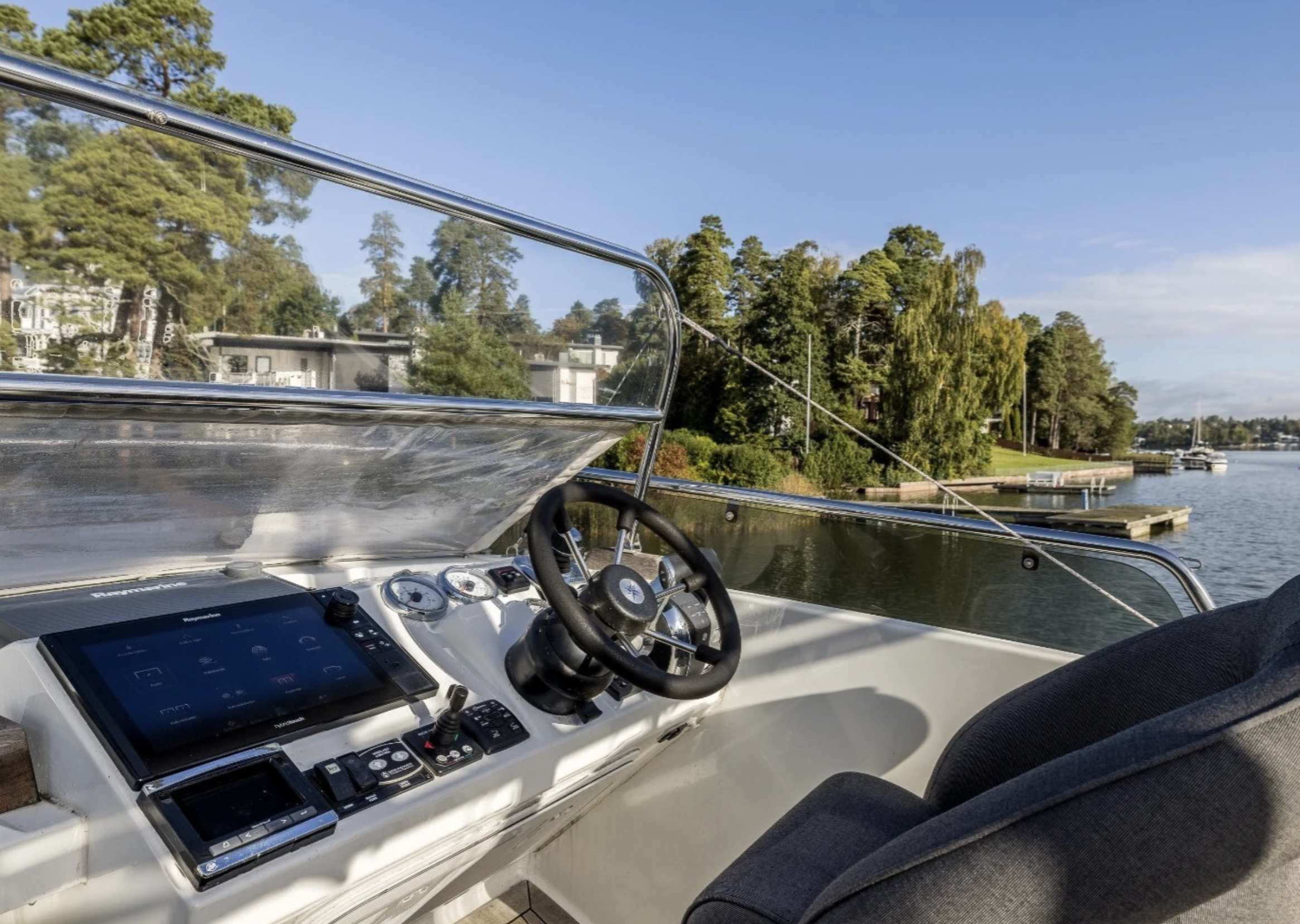 Targa 37 HighFly CFC med MerCruiser 2 x 370 HK från 2016 - Bild 4