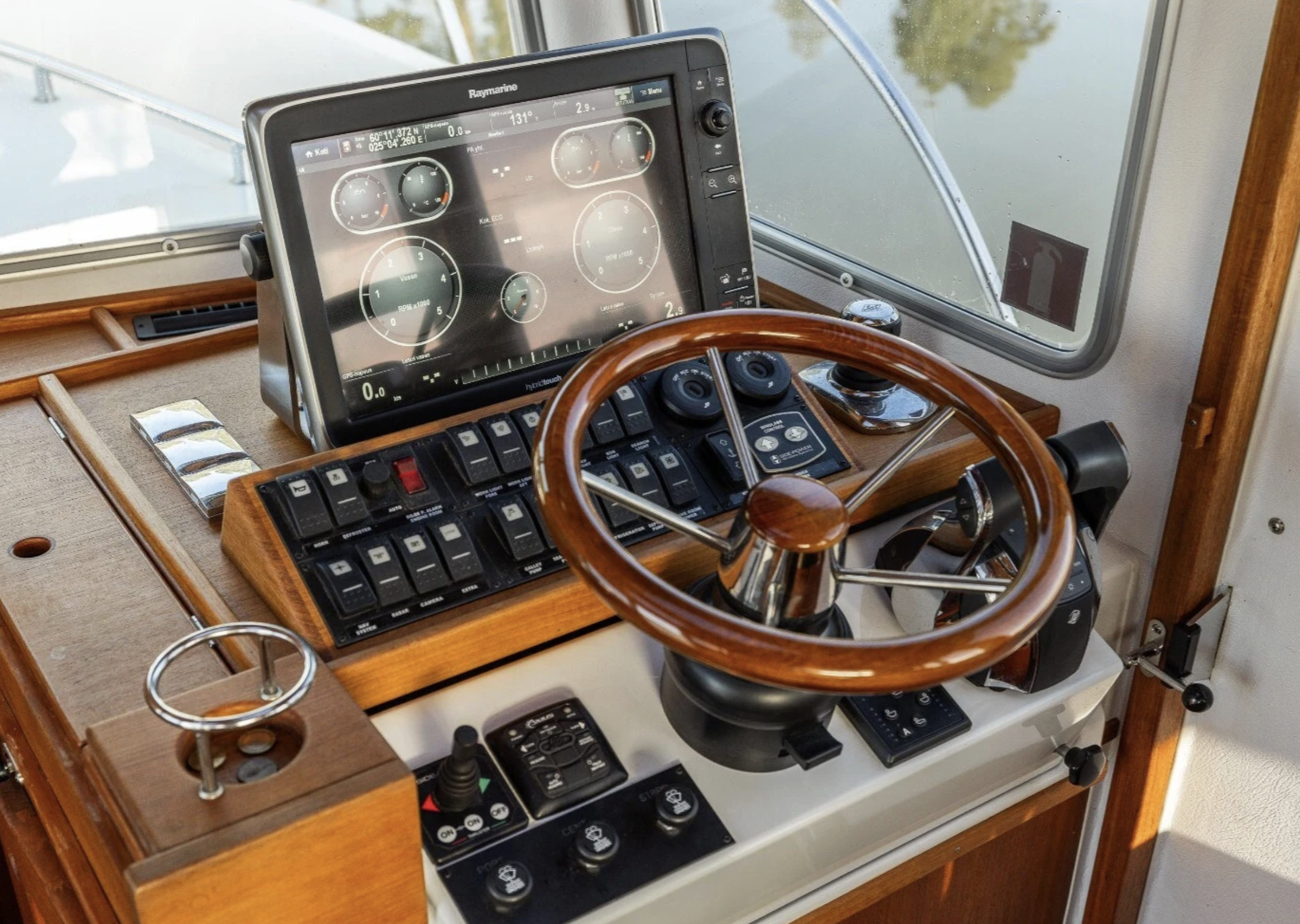 Targa 37 HighFly CFC med MerCruiser 2 x 370 HK från 2016 - Bild 9