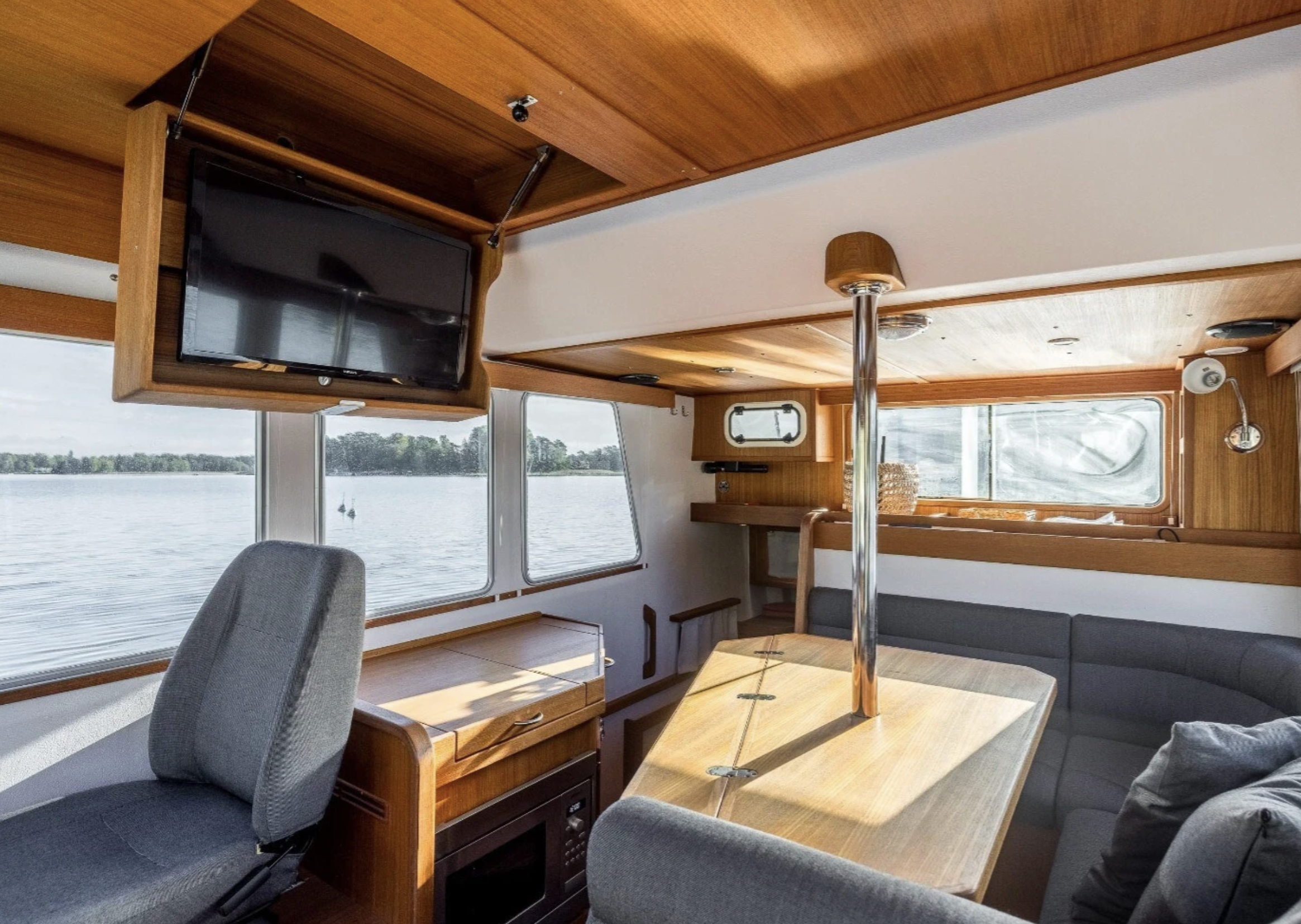 Targa 37 HighFly CFC med MerCruiser 2 x 370 HK från 2016 - Bild 12