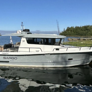 Sargo 31 Aft Door med Volvo Penta D6 400 hk från 2021 / Mycket välutrustad!
